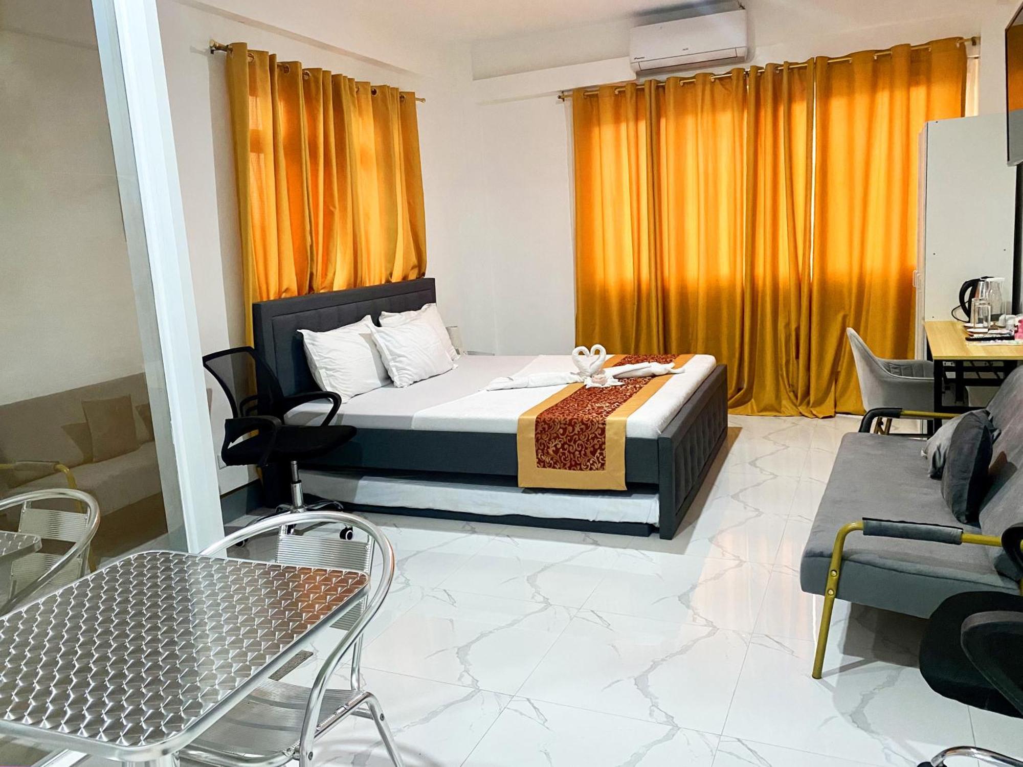 Legends Hotel & Restaurant - Lemery And Taal מראה חיצוני תמונה